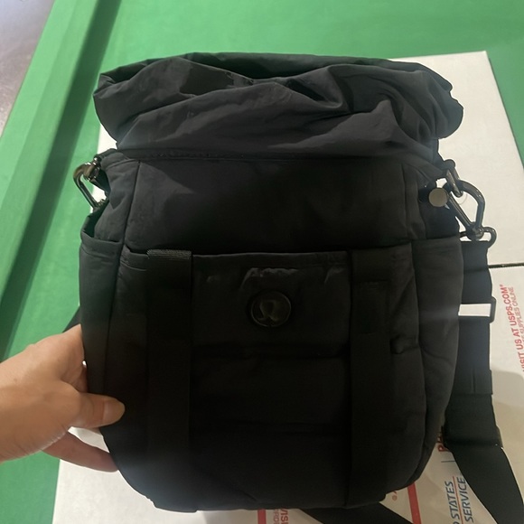 NWOT LULULEMON Dash All Day CrossBody Bucket Black Bag - Picture 11 of 17